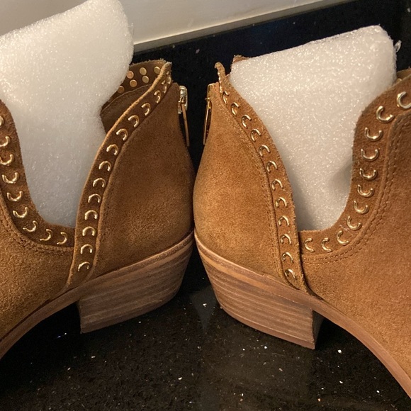 Vince Camuto Prafinta Brown Nubuck Leather Gold Stud Horsheoe Ankle Booties - Picture 9 of 16